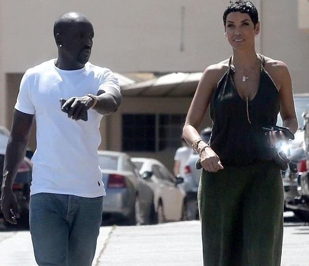 Nicole Murphy pictured on a lunch date with mystery man in Hollywood (Photos)