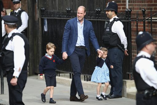 Prince William brings his older children to meet their new baby brother (photos)