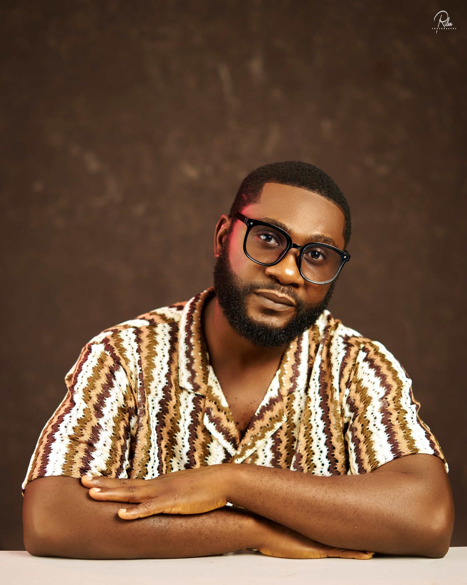 Jide Awobona advises colleagues as his staff steals $100 from him
